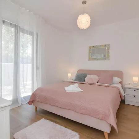 Neva Zadarvillas 빌라 *