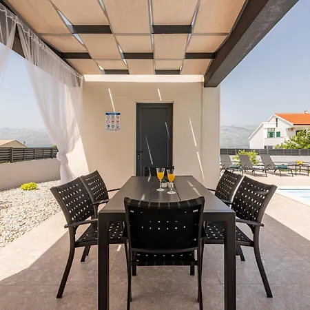 Neva Zadarvillas 빌라 *