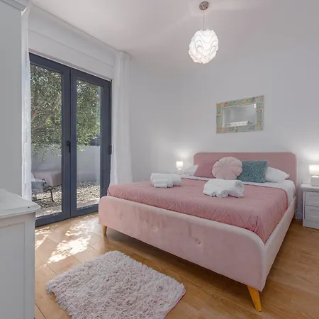 Neva Zadarvillas 빌라 *